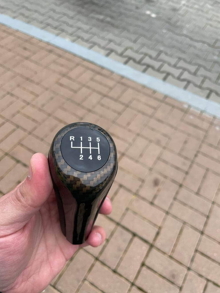 nuca dedicat bmw - carbon