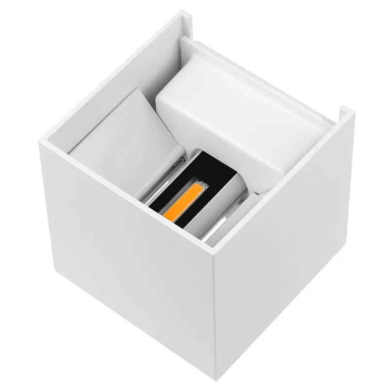 Placă LED Cubică pentru Perete Exterior 2x3W, Lumină Ajustabilă și Eficientă