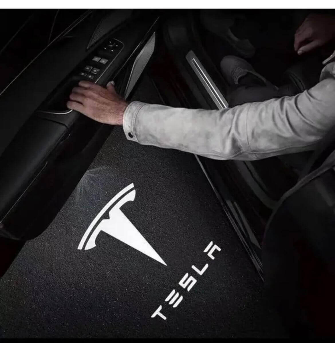 logo tesla - leduri masini