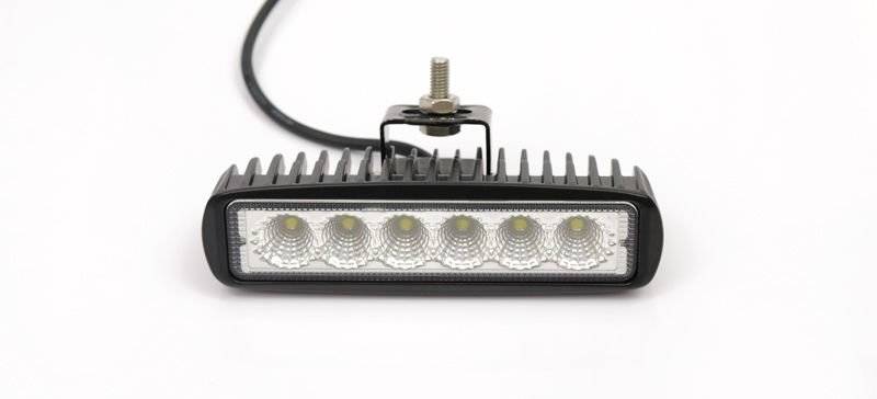 Proiector LED auto 18W rezistent pentru condus noaptea