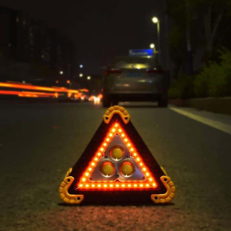 Triunghi reflectorizant solar și USB